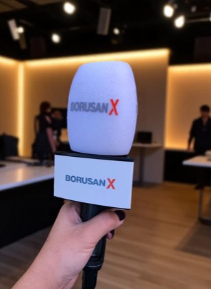 Mikrofon altı logo örnek uygulama görseli #5