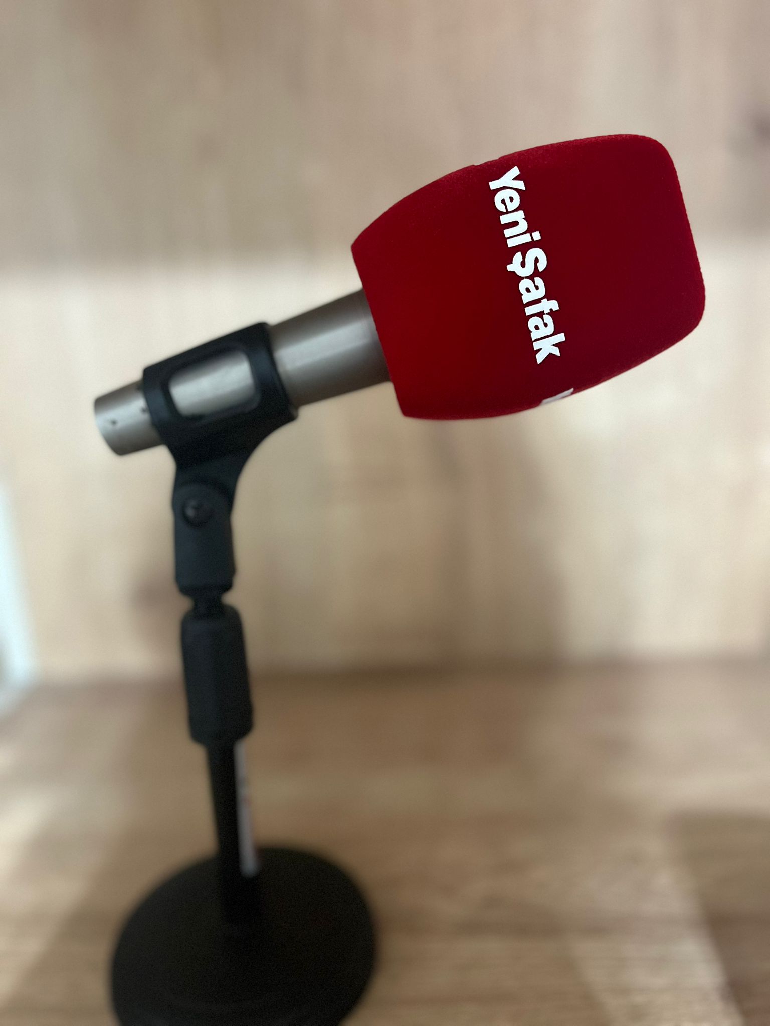 صورة غطاء ميكروفون مربع بطباعة شعار مخصص